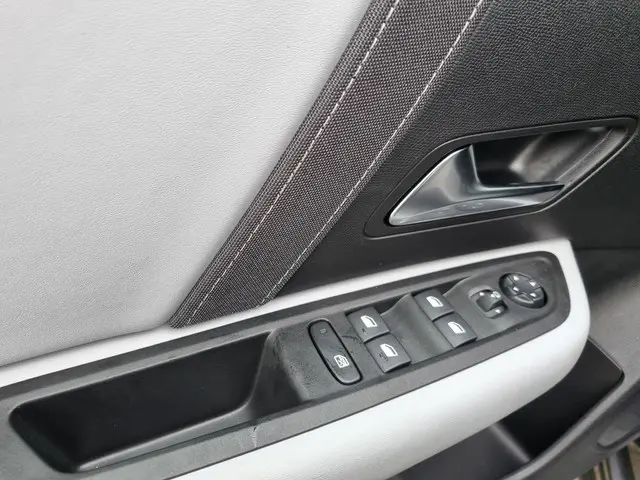 Citroën C4 1.2 Hybrid 145pk Max 2025 Hybride Benzine 11