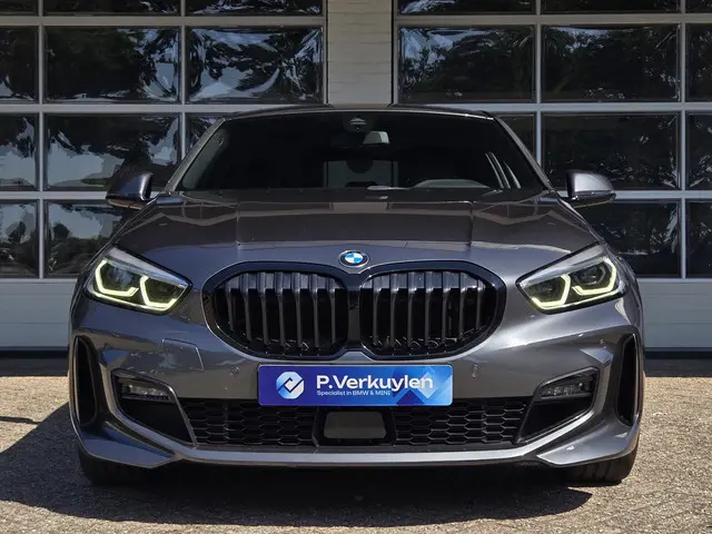 BMW 1 Serie 118i High Executive Edition 2019 Benzine 11