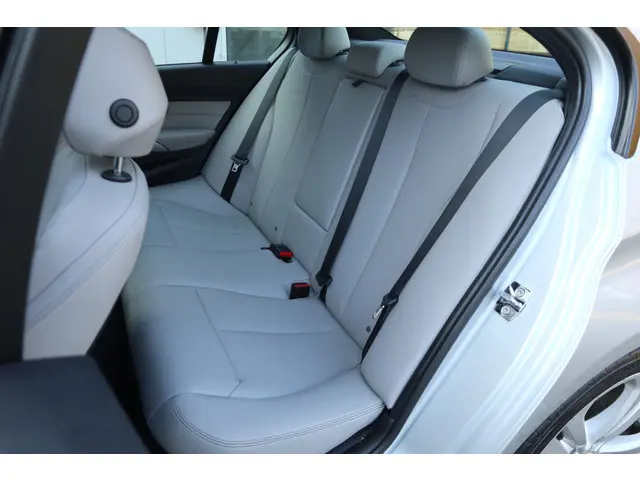 BMW 3 Serie 335i High Executive 2012 Benzine 5