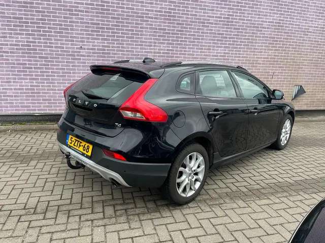 Volvo V40 Cross Country 1.6 T4 Momentum 2015 Benzine 2