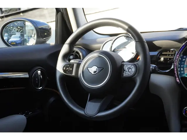 MINI 5-Deurs Cooper C 2023 Benzine 21