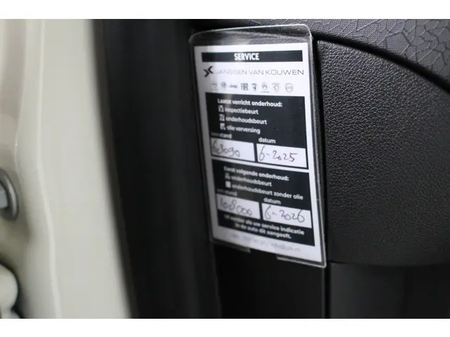 Opel ADAM 1.4 Rocks Automaat 2017 Benzine 12