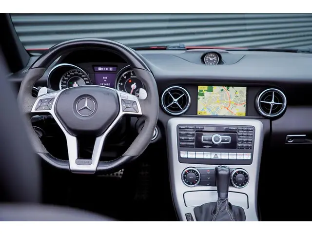 Mercedes-Benz SLK AMG 55 2012 Benzine 37