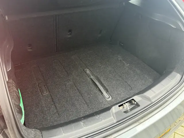 Volvo V40 2.0 T4 Business Sport 2018 Benzine 30