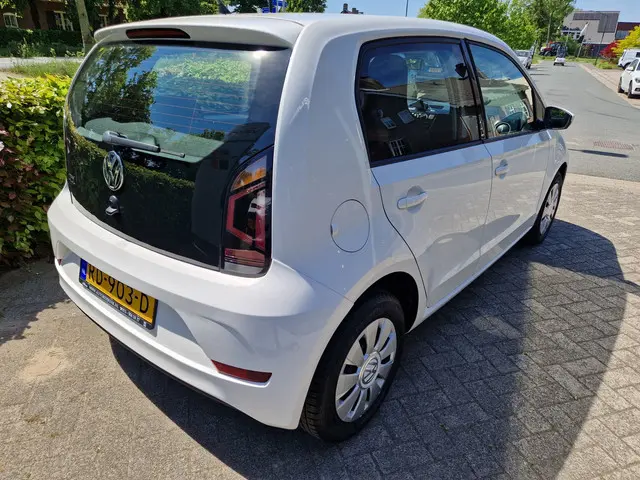 Volkswagen up! 1.0 BMT move up! 2017 Benzine 13