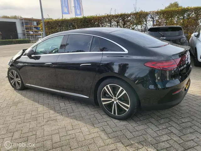 Mercedes-Benz EQE 300 AMG Line 89 kWh 2023 Elektrisch 6