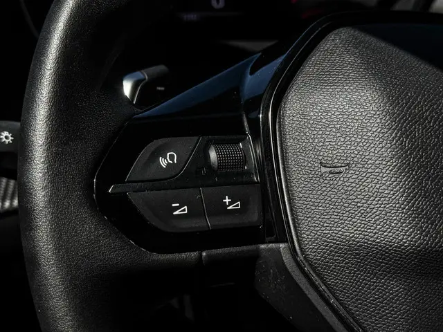 Peugeot 2008 1.2 Allure Automaat 2023 Benzine 18