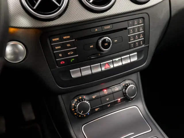 Mercedes-Benz B-Klasse 180 Ambition Sport 2017 Benzine 9