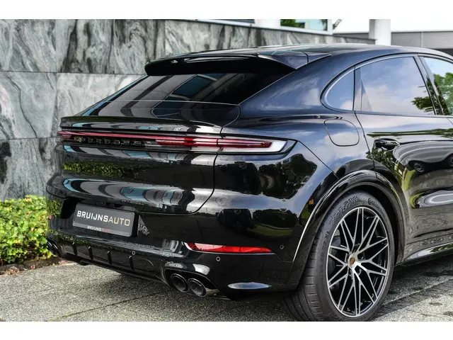 Porsche Cayenne Coupé 3.0 E-Hybrid 2025 Hybride Benzine 18