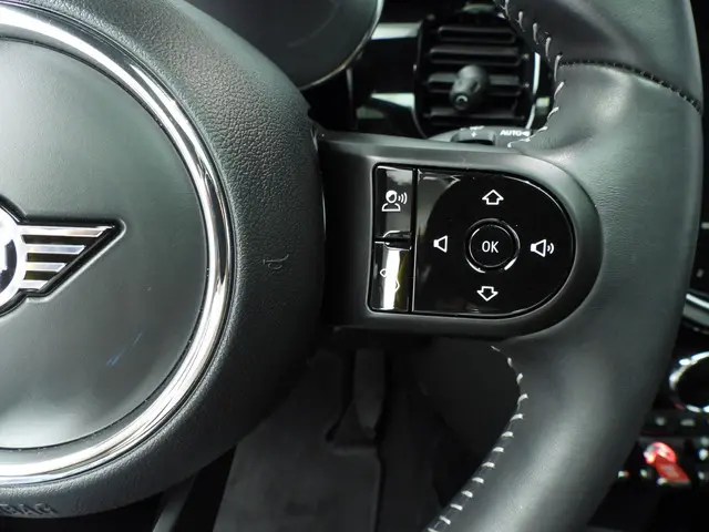 MINI 3-Deurs One 2022 Benzine 15