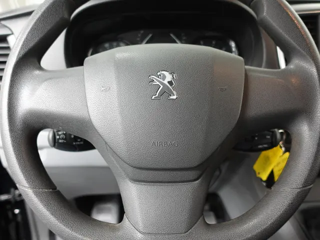 Peugeot Expert L2H1 100pk Premium 2022 Diesel 17