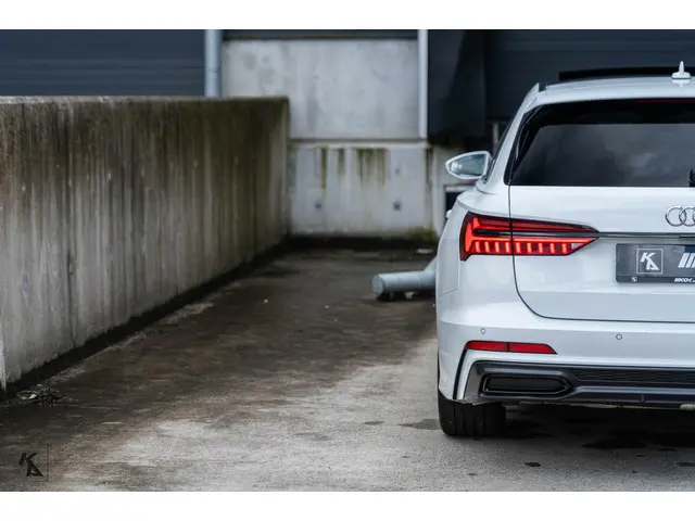 Audi A6 Avant 45 TFSI | 2019 Quattro | S-line 2019 Benzine 16