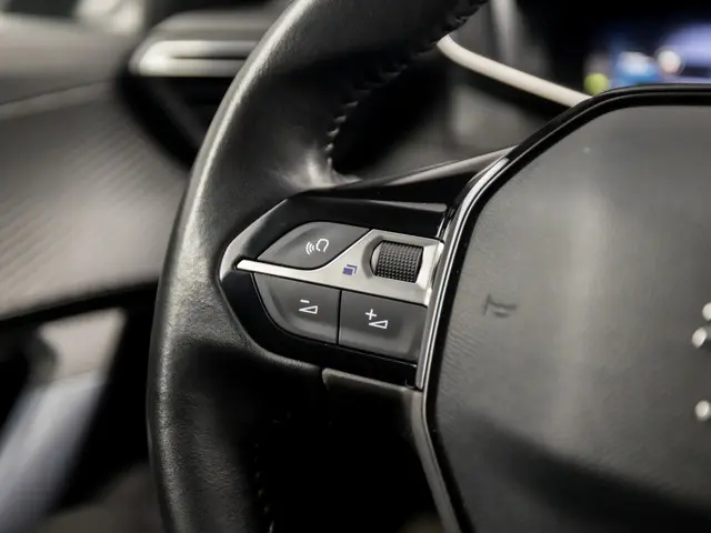 Peugeot 2008 1.2 PureTech Allure Sport 2020 Benzine 20