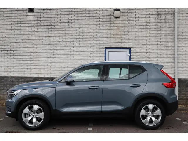 Volvo XC40 2.0 B4 Momentum Business 2022 Benzine 3