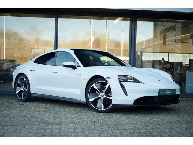 Porsche Taycan Performance 84 kWh 2021 Elektrisch 12