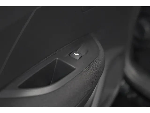 Peugeot e-2008 EV Active 50 kWh 2024 Elektrisch 25