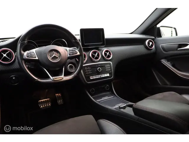 Mercedes-Benz A-Klasse 160 AMG-LINE 2017 Benzine 7