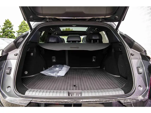 Lynk & Co 08 More 2025 Hybride Benzine 34