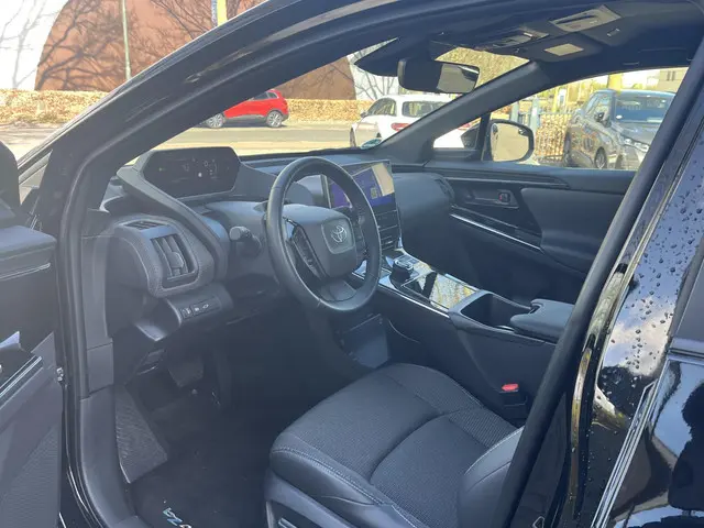 Toyota bZ4X Dynamic 71 kWh 2024 Elektrisch 16