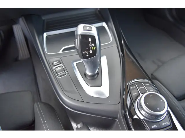 BMW 1 Serie 118i Executive 2018 Benzine 14