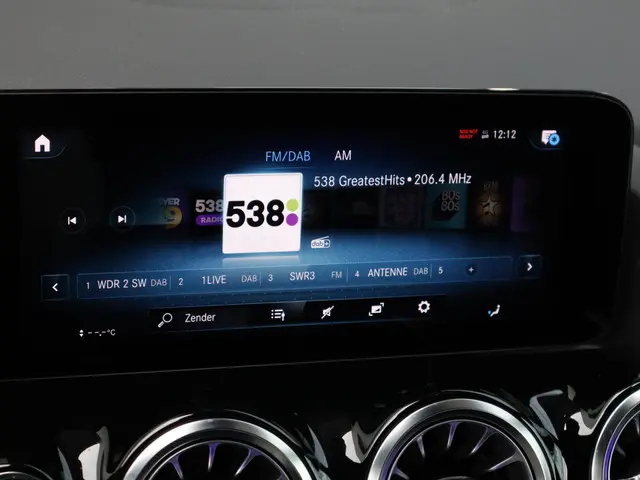 Mercedes-Benz GLA 250 e AMG Line 2022 Hybride Benzine 27