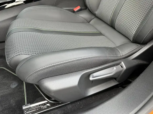 Peugeot 2008 1.2 Turbo 130 PK GT 2022 Benzine 9