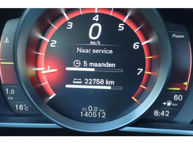 Volvo V40 1.5 T2 NORDIC+ 2017 Benzine 29