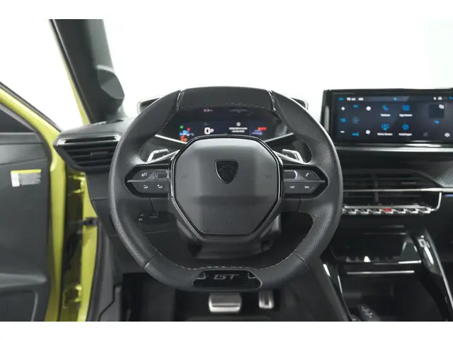 Peugeot 208 Hybrid 136 e-DCS6 GT 2024 Hybride Benzine 32