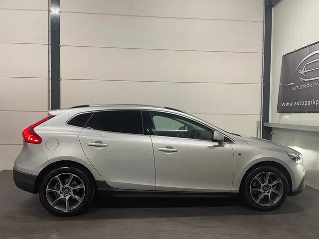 Volvo V40 Cross Country 2.0 D2 Summum 2016 Diesel 5