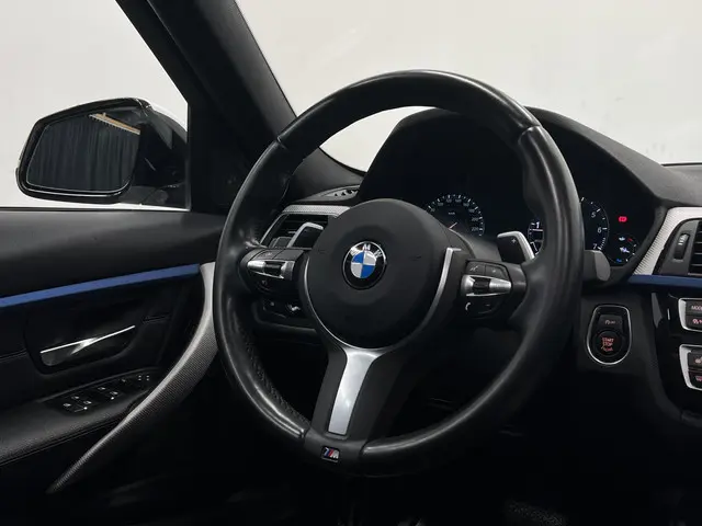 BMW 3 Serie 330i M Sport Edition 2018 Benzine 30