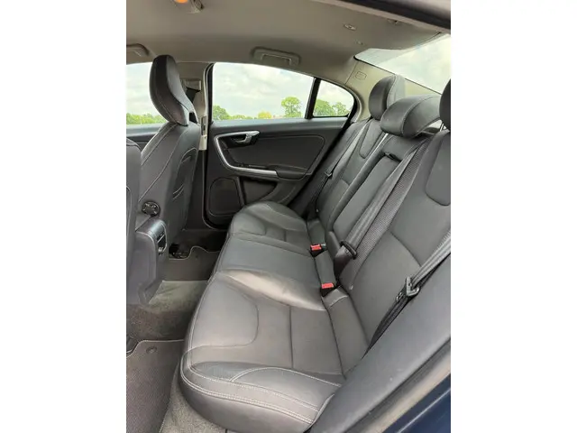 Volvo S60 1.6 T3 Aut R-Design 150pk | Orig NL 2013 Benzine 6