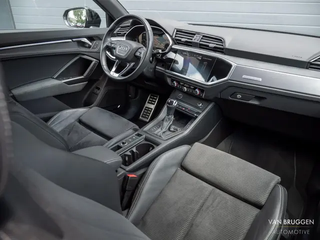 Audi Q3 45 TFSI E S-Line 2022 Hybride Benzine 12