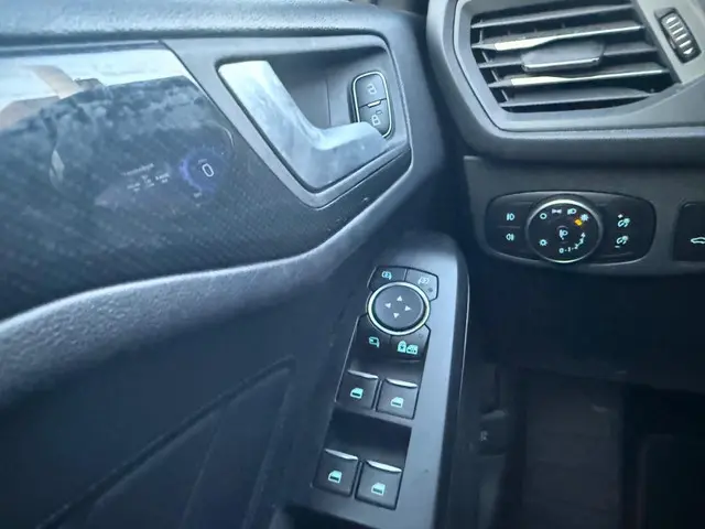 Ford Focus Wagon 1.5 EcoB. ST Line 2021 Benzine 23