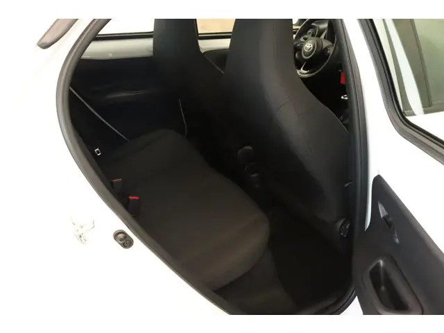 Toyota Aygo X 1.0 VVT-i MT Play 2024 Benzine 34