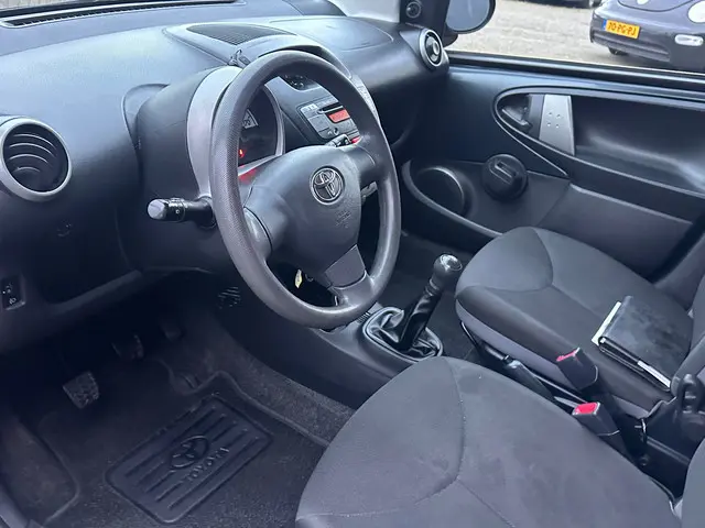 Toyota Aygo 1.0 VVT-i Now 2014 Benzine 6