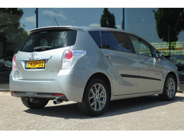 Toyota Verso 1.8 VVT-i BUSINESS AUT. 2013 Benzine 2