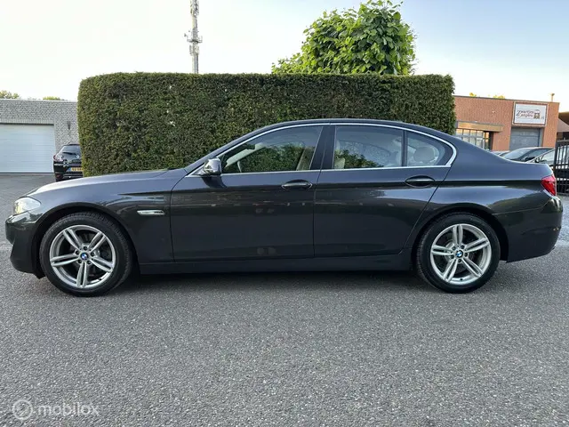 BMW 5 Serie 520i High Executive 2012 Benzine 2
