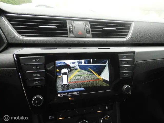 Škoda Superb Combi 1.8 TSI Business 2016 Benzine 19