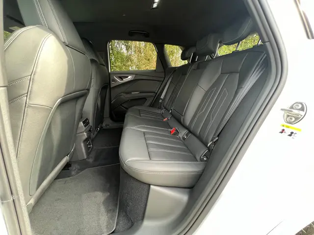 Audi Q4 e-tron 40 S edition 77 kWh 2023 Elektrisch 16