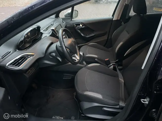 Peugeot 208 1.2 PureTech Blue Lease Premium 2016 Benzine 12