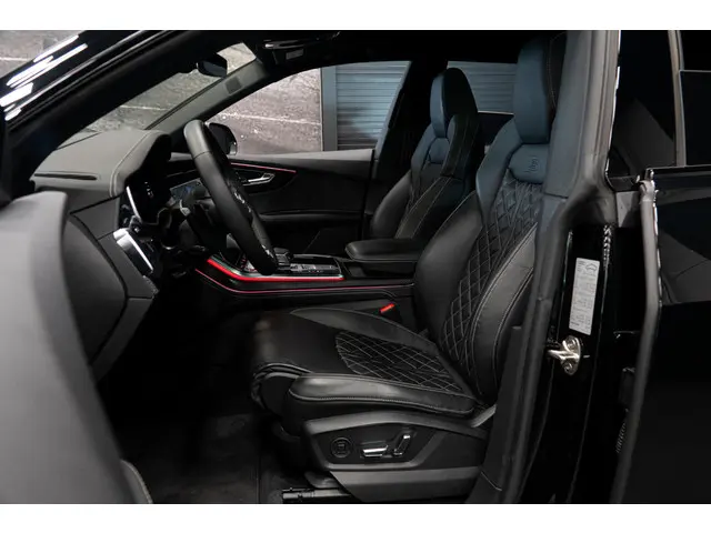 Audi SQ8 3