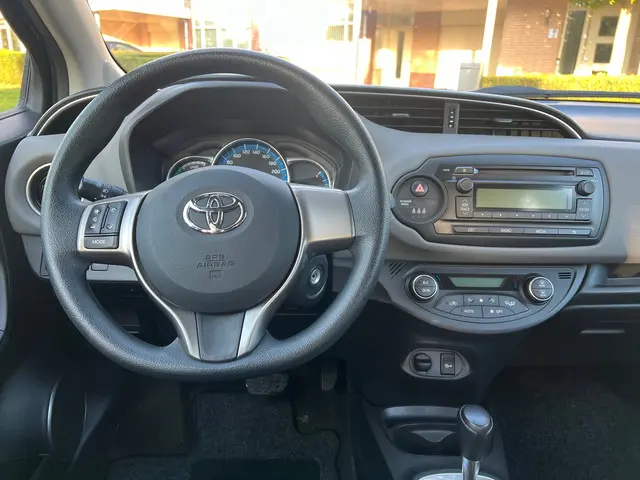 Toyota Yaris 1.5 Hybrid Now 2016 Hybride Benzine 11
