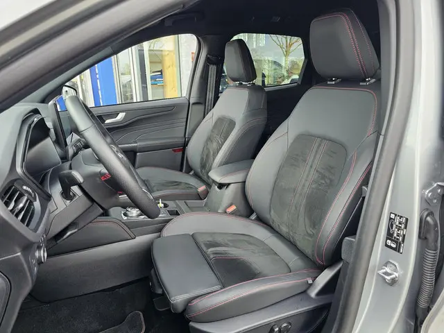 Ford Kuga 2.5 PHEV ST-Line X 2025 Hybride Benzine 31