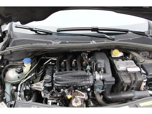 Peugeot 2008 1.2 PureTech Active automaat 2014 Benzine 24