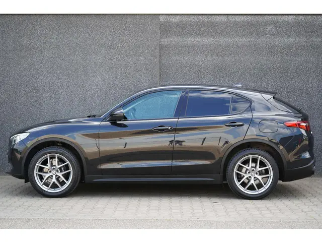 Alfa Romeo Stelvio 2.0 T AWD First Edition 2018 Benzine 2