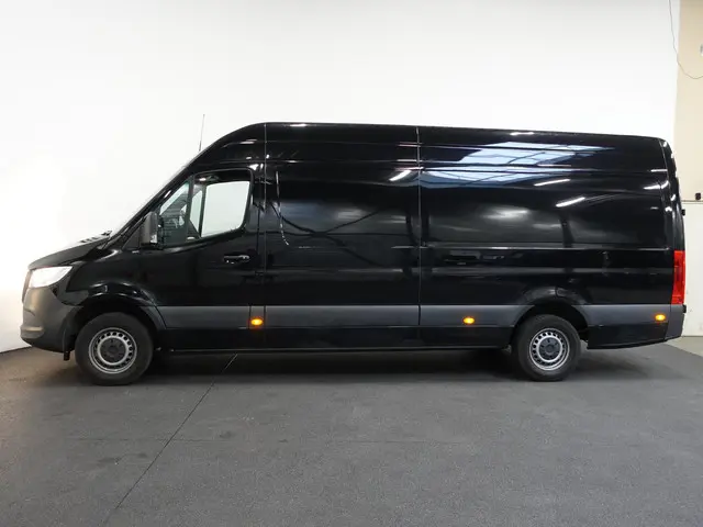 Mercedes-Benz Sprinter L3H2 Automaat 2023 Diesel 30