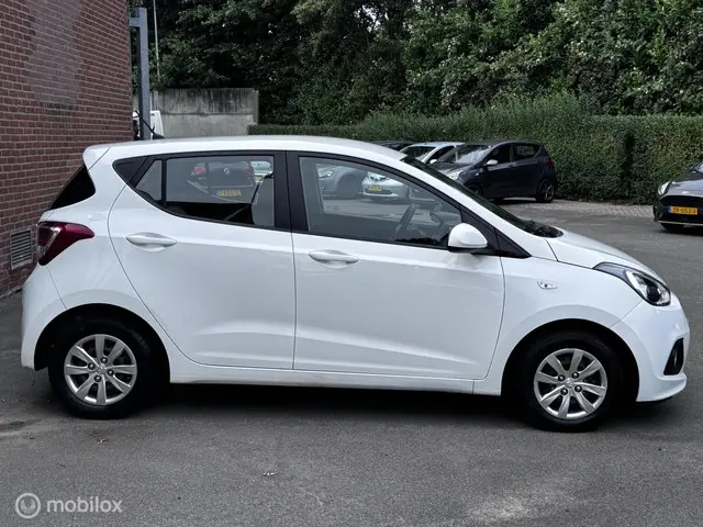 Hyundai i10 1.0i i-Motion Premium |NAP 2016 Benzine 6