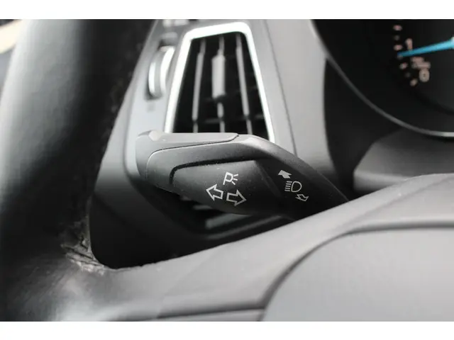 Ford C-MAX 1.5 Titanium 2015 Benzine 23