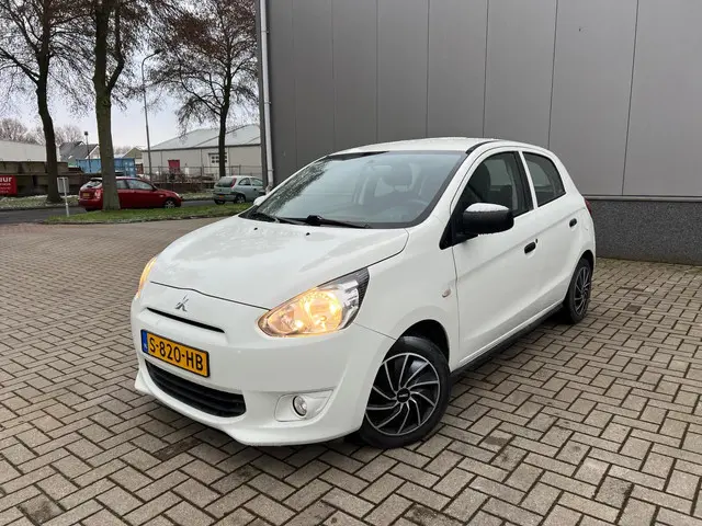 Mitsubishi Space Star 1.0 Entry 117.938KM 2015 Benzine