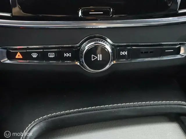 Volvo V90 2.0 T4 R-Design | ACC | PILOT | LEER | 2019 Benzine 77